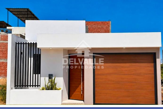 Moderna casa en venta con cochera y potencial de crecimiento